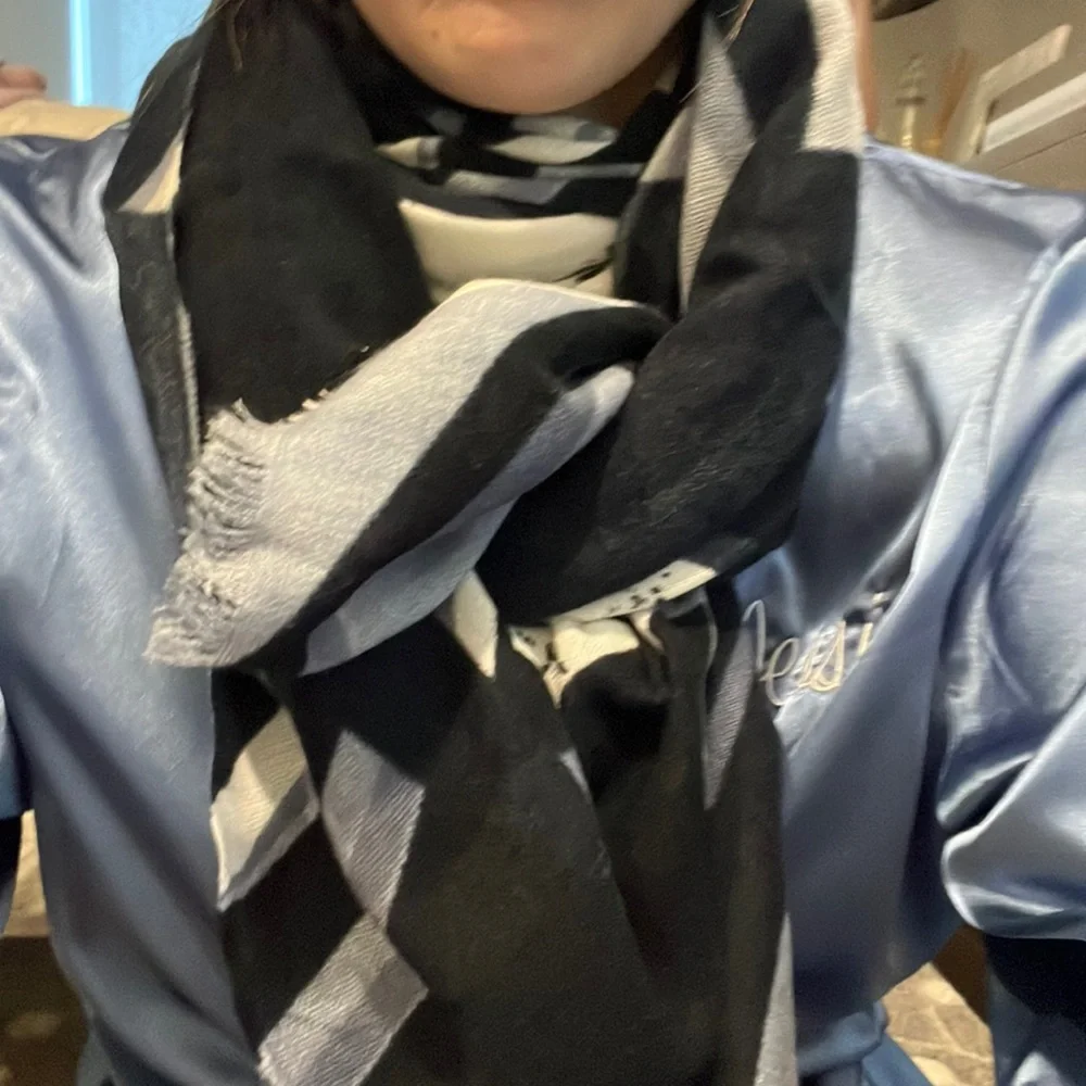 Blue/White Printed Scarf, 100% Acrylic